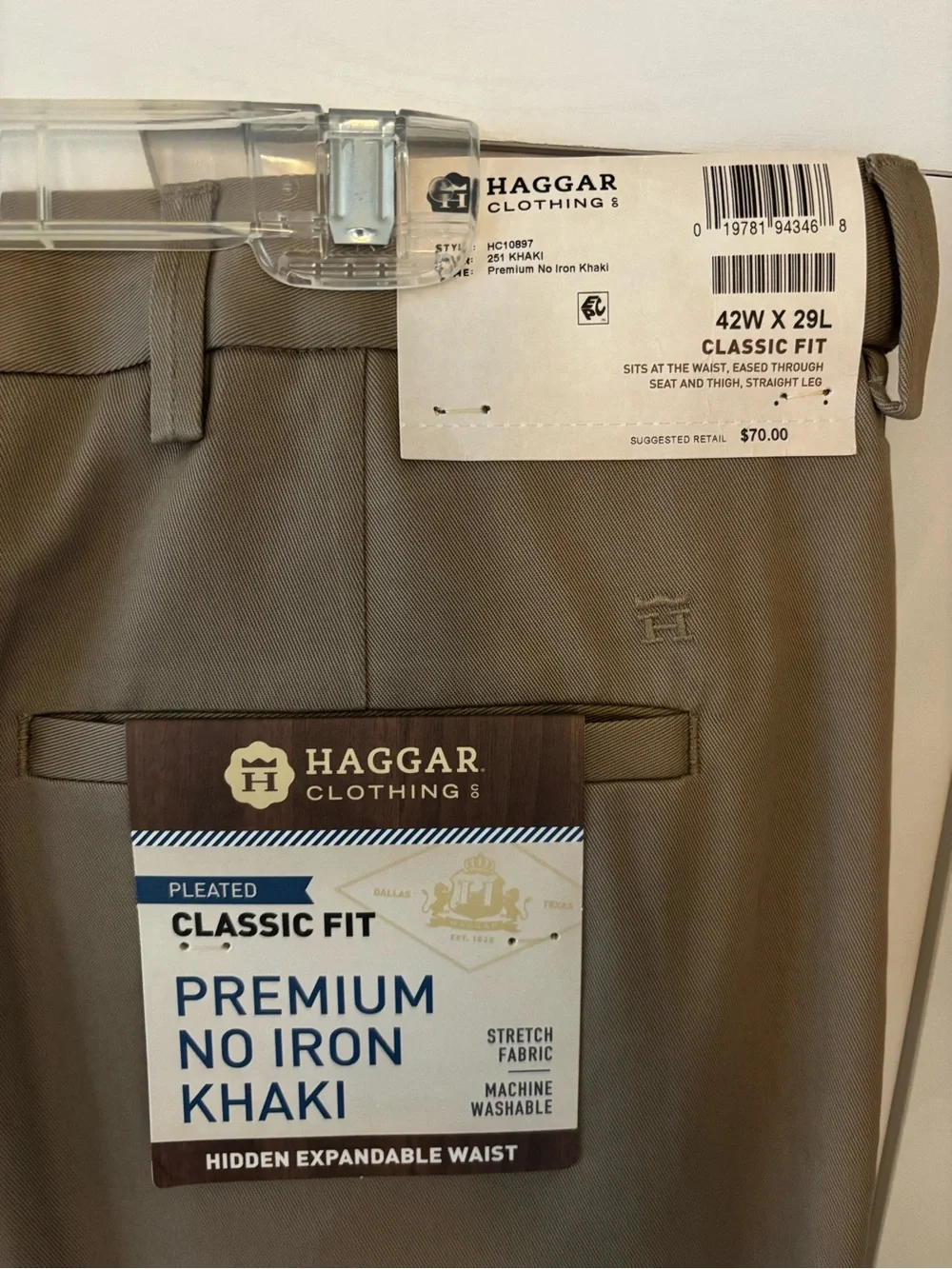 NWT! Men’s Haggar Khaki Pants (42Wx29L)
